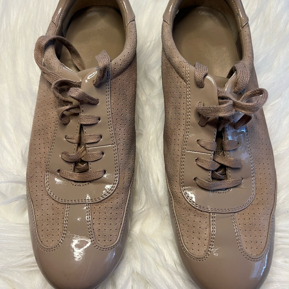 Cole Haan Nike Air Sneakers, suede and patent leather, tan; Size 9.5 - Picture 11 of 13